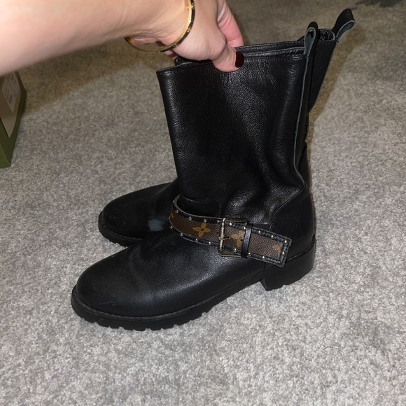 Women’s Louis Vuitton Boots - Picture 4 of 9